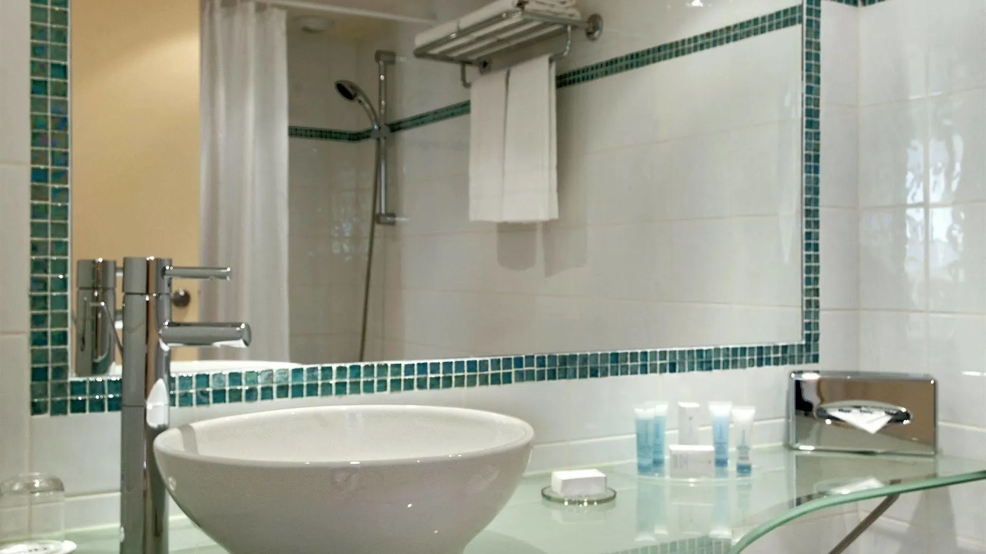 Hotel Hilton Orly Airport 파리 4*,